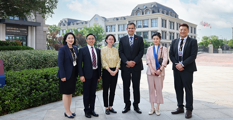 英國公使銜參贊訪校，共敘中英文化交流